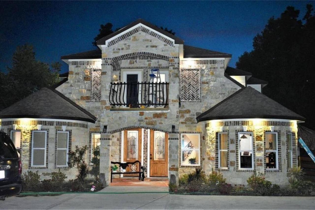 Luxury Spanish Style Getaway * Houston